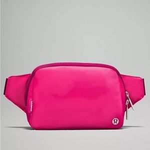NEW ❤️ lululemon Everywhere Belt Bag Large 2L Colour Raspberry Coulis/Wild Berry